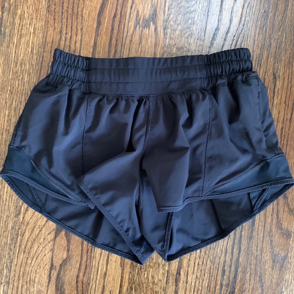 Lululemon hotty hot 2.5 shorts lined size 0